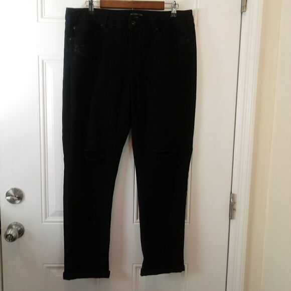 Signature Studio black distressed Jeans with cuffs - Picture 8 of 12